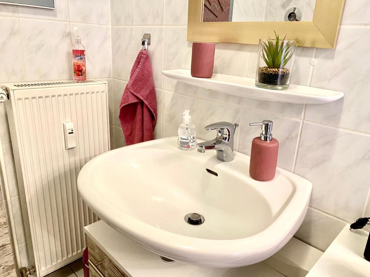 Cottbus-Apartments - Red Apartment I Privat I Wifi I Kueche I Balkon Eksteriør billede